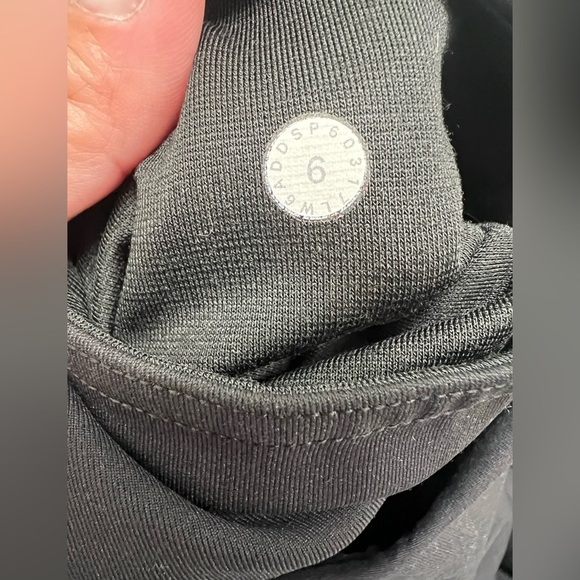 Lululemon Train Times Crop (17") Black (Size 6) - Picture 6 of 10